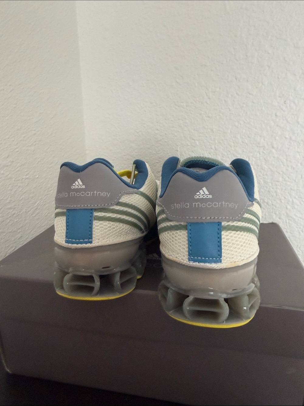 Adidas Stella McCartney woman’s philotes Gym Sneakers - size 7 new in box - Picture 4 of 5